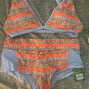 Eidon swimsuit… original $96 NWT large top and medium bottoms